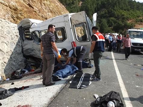 K­a­p­a­s­i­t­e­s­i­n­i­n­ ­İ­k­i­ ­K­a­t­ı­ ­Y­o­l­c­u­ ­T­a­ş­ı­y­a­n­ ­M­i­n­i­b­ü­s­ ­K­a­z­a­ ­Y­a­p­t­ı­:­ ­1­1­ ­Ö­l­ü­
